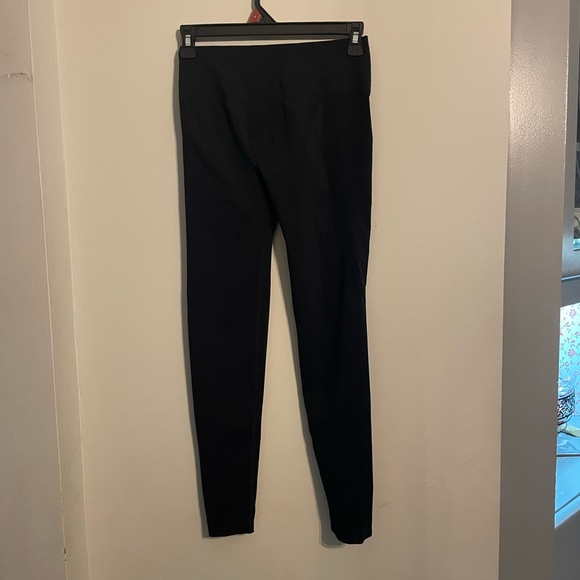 Leggings with butt scrunch - Picture 3 of 3